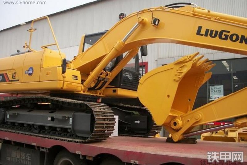 柳工CLG920D挖掘机整机外观