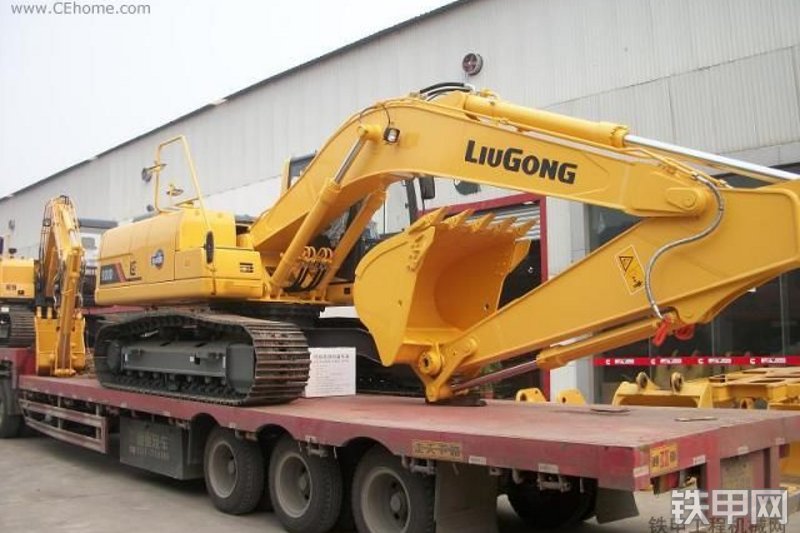 柳工CLG922D挖掘机整机外观