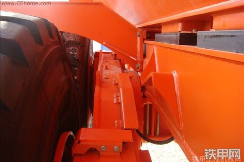 迪万伦Moxy-MT41非公路自卸车整机外观