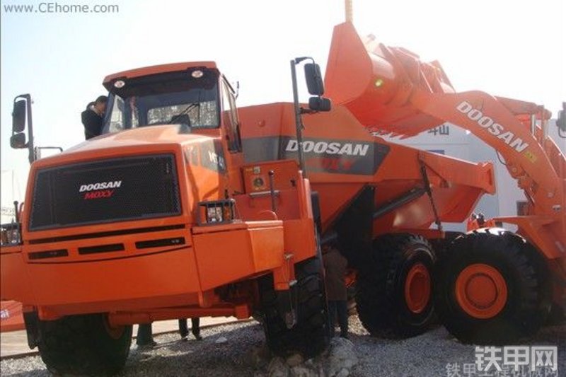 迪万伦Moxy-MT41非公路自卸车整机外观