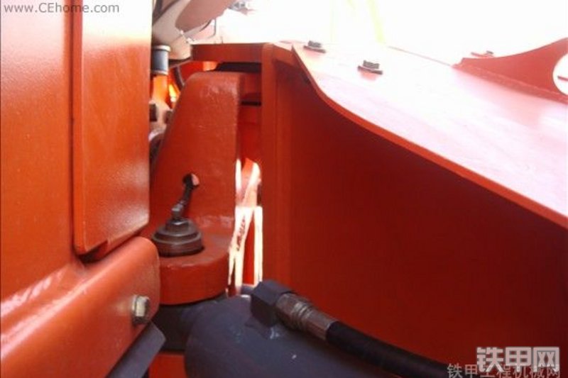 迪万伦Moxy-MT41非公路自卸车整机外观