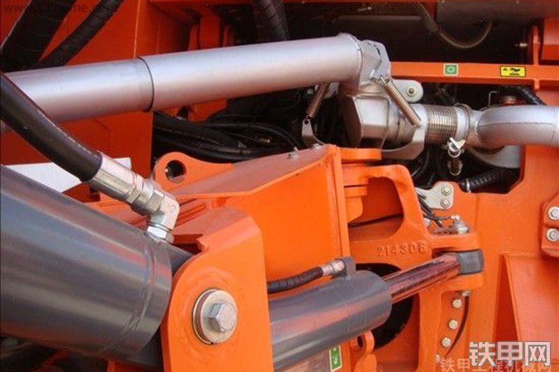 迪万伦Moxy-MT41非公路自卸车整机外观