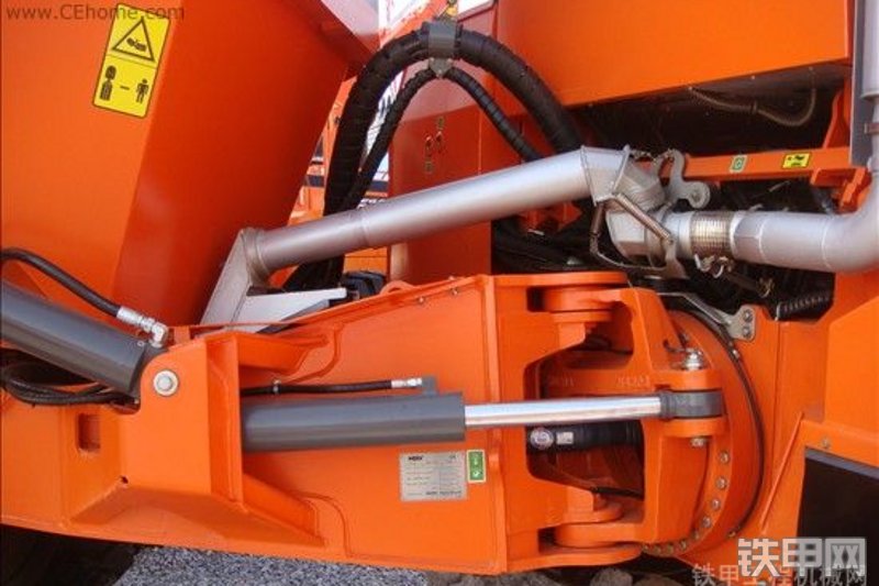 迪万伦Moxy-MT41非公路自卸车整机外观