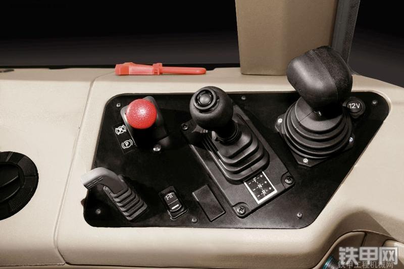 凯斯340B非公路自卸车整机外观