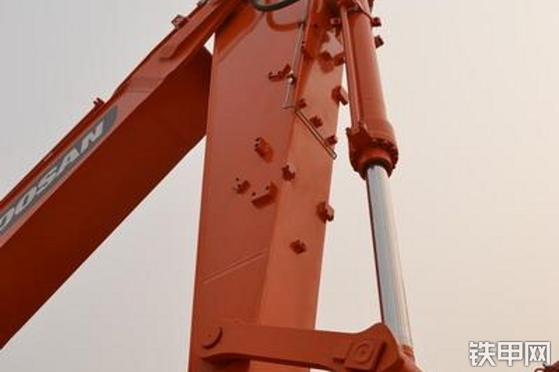 迪万伦DX230LC挖掘机局部