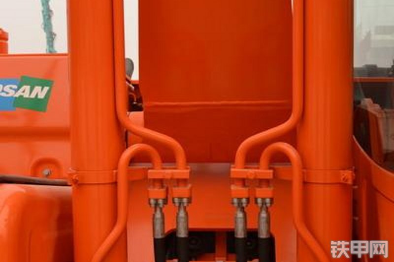 迪万伦DX230LC挖掘机局部