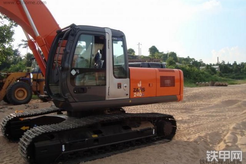 日立ZX240-3G挖掘机整机外观