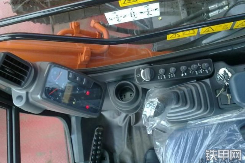 日立ZX240-3G挖掘机局部