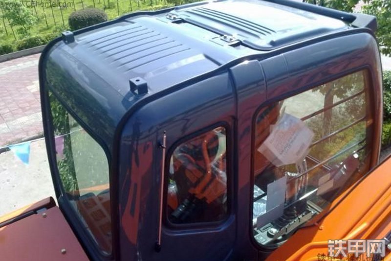 日立ZX240-3G挖掘机局部