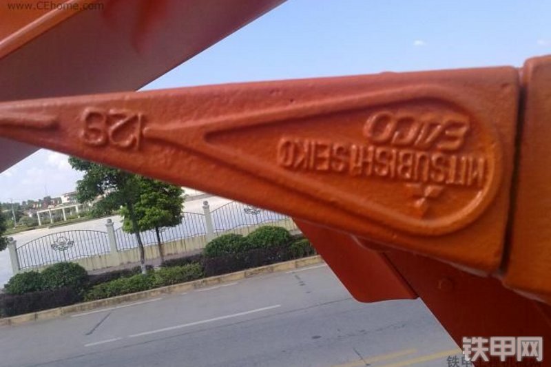 日立ZX240-3G挖掘机局部