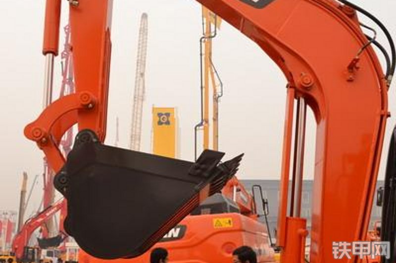 迪万伦DX60挖掘机局部