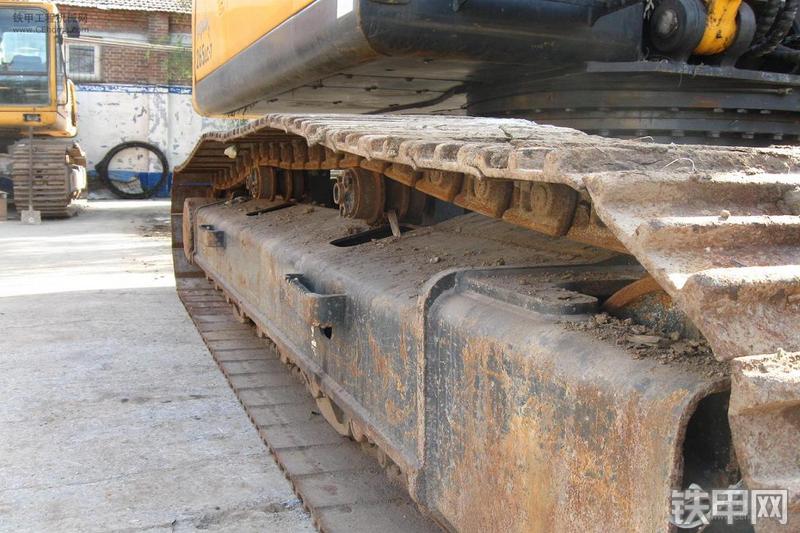 现代R265LC-7挖掘机整机外观