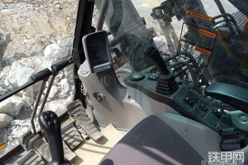 沃尔沃EC700BLC挖掘机局部