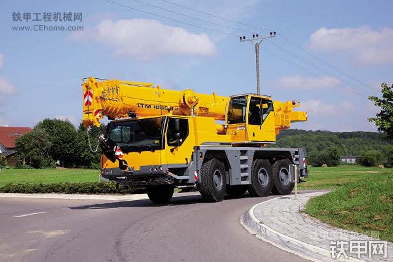 利勃海尔LTM1055-3.2起重机整机外观