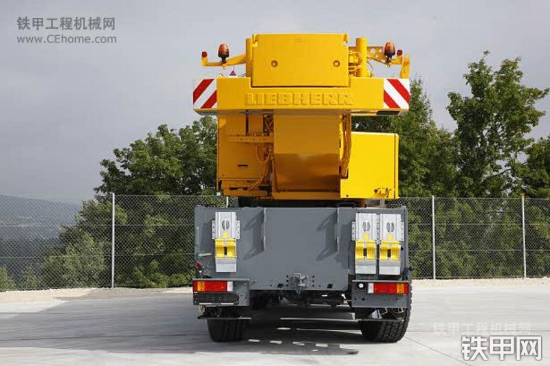 利勃海尔LTM1055-3.2起重机整机外观