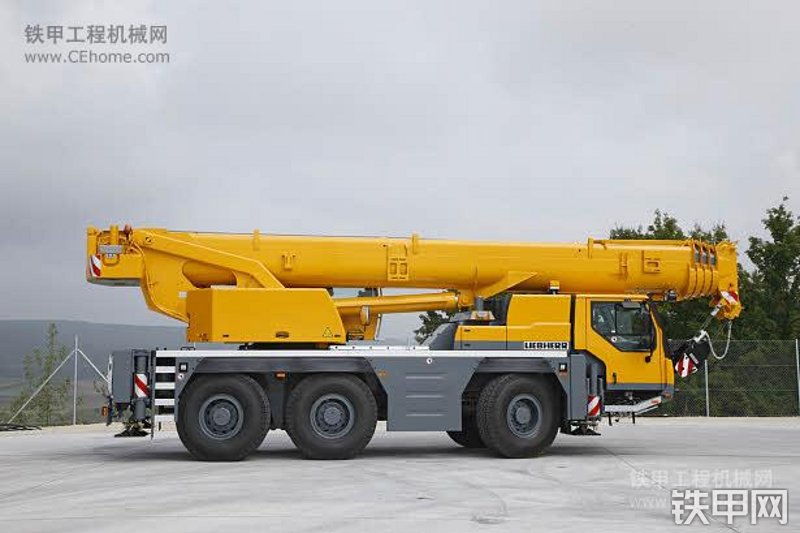 利勃海尔LTM1055-3.2起重机整机外观