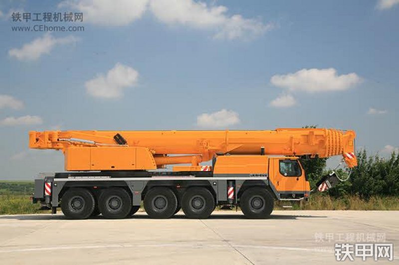 利勃海尔LTM1130-5.1起重机整机外观