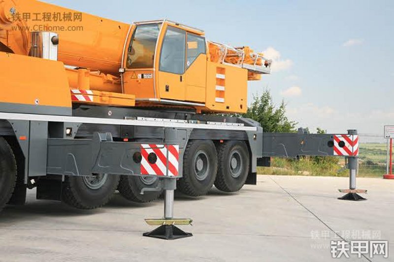 利勃海尔LTM1130-5.1起重机整机外观