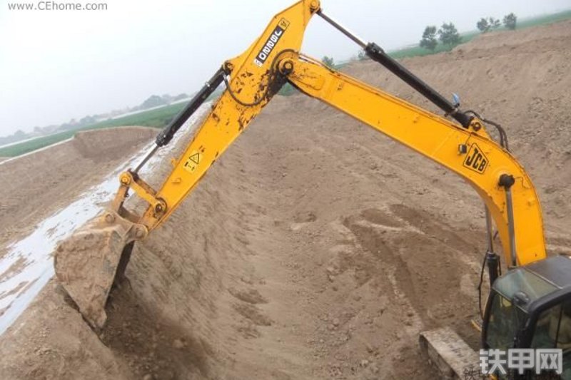 杰西博JS220LC挖掘机整机外观