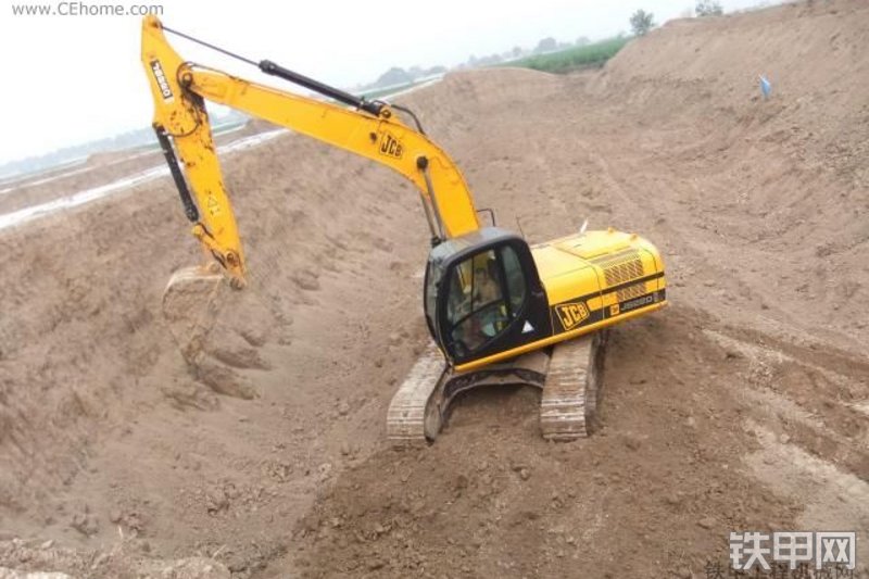 杰西博JS220LC挖掘机整机外观