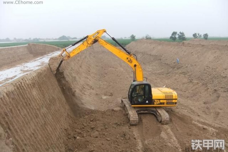 杰西博JS220LC挖掘机整机外观