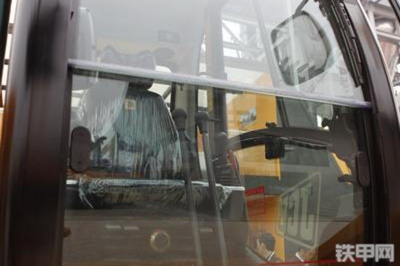 杰西博JS220LC挖掘机局部