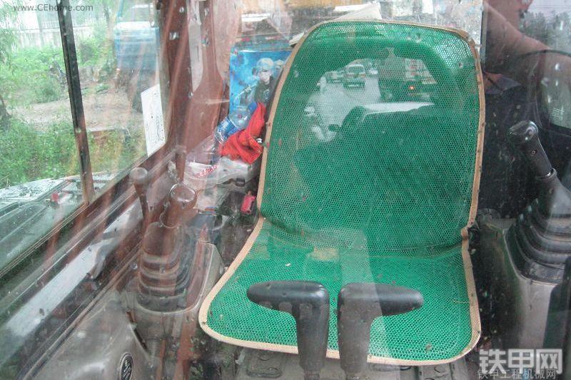 凯斯CX55B挖掘机整机外观