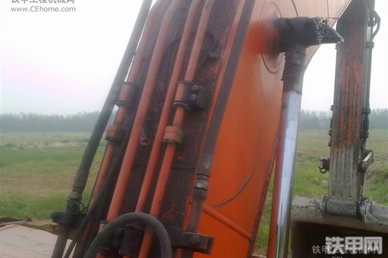 迪万伦DH225LC-7挖掘机整机外观