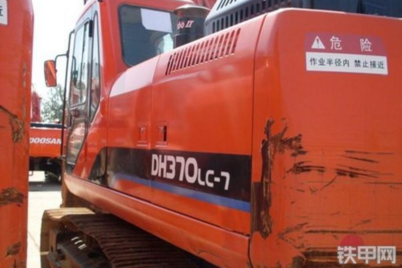 迪万伦DH370LC-7挖掘机局部