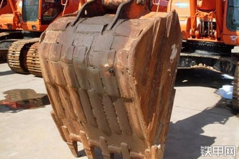 迪万伦DH370LC-7挖掘机局部