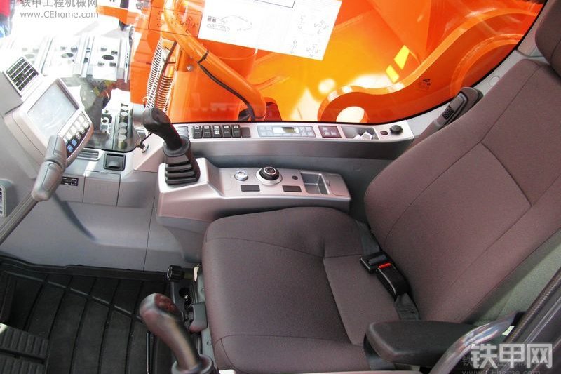 迪万伦DX700LC挖掘机局部