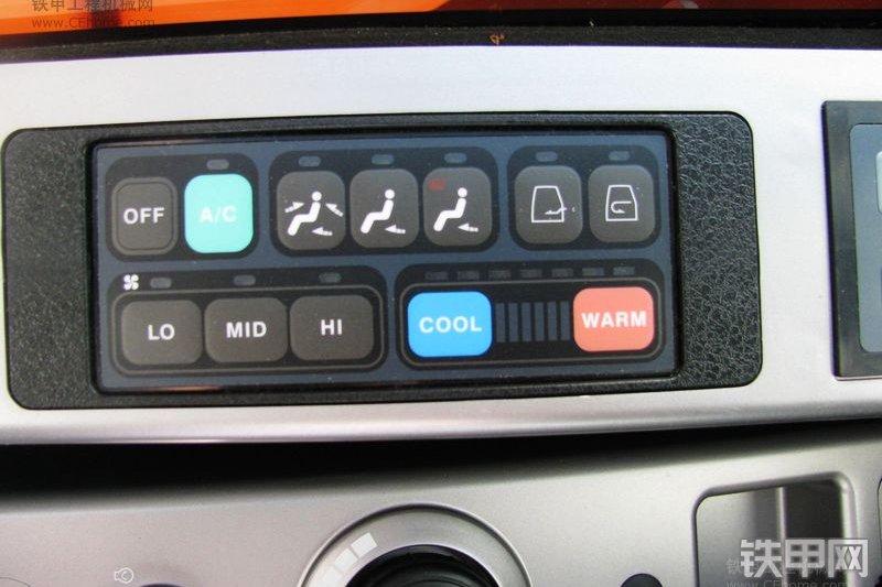 迪万伦DX700LC挖掘机局部