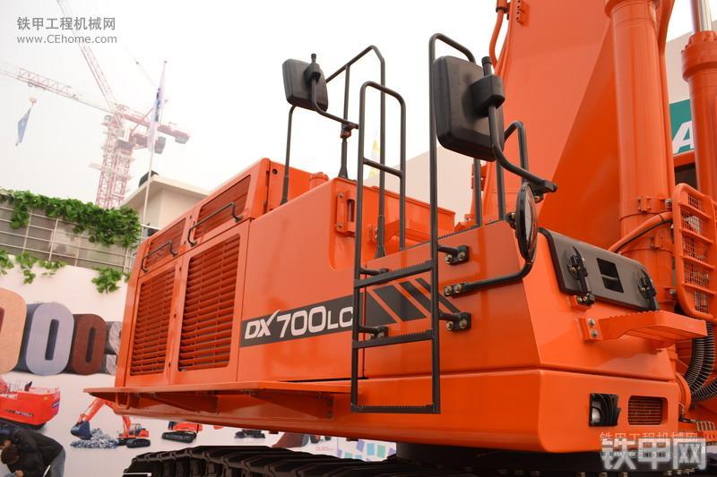 迪万伦DX700LC挖掘机局部