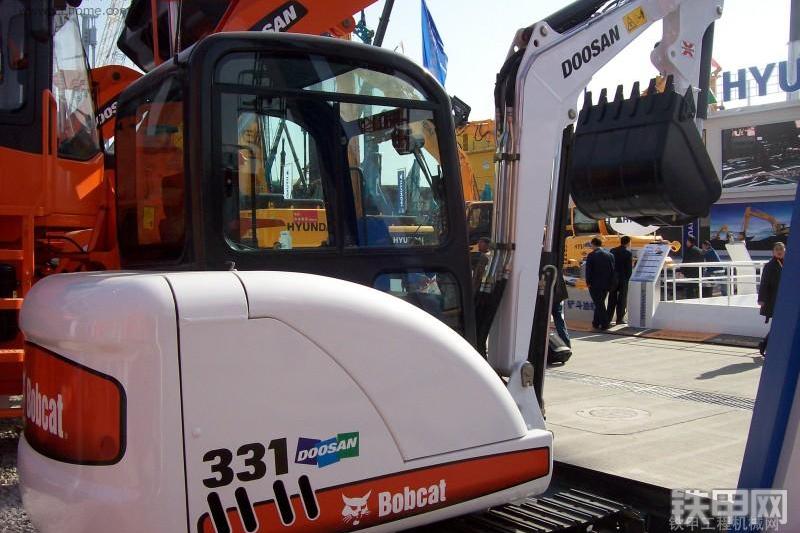 山猫MX331挖掘机整机外观