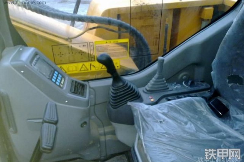 三一重工SY75C-8挖掘机整机外观