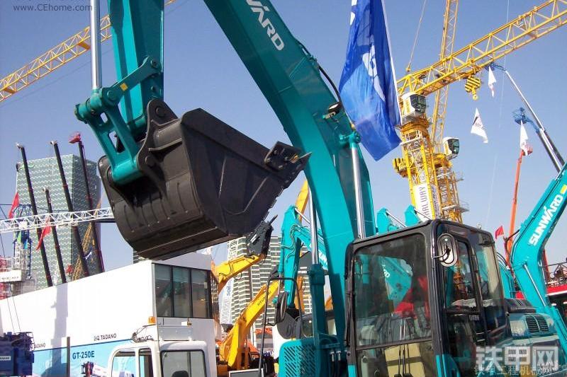 山河智能SWE230S挖掘机整机外观