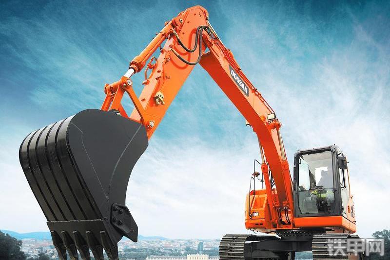 迪万伦DX235LCR挖掘机整机外观