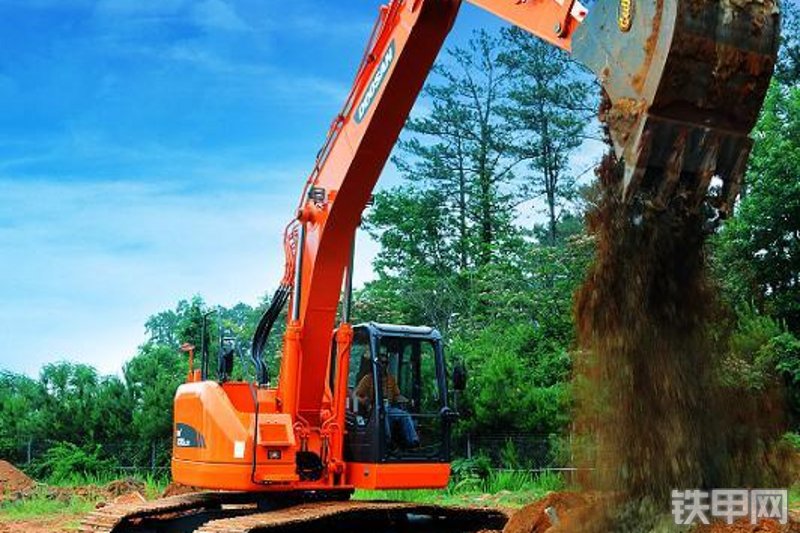 迪万伦DX235LCR挖掘机整机外观