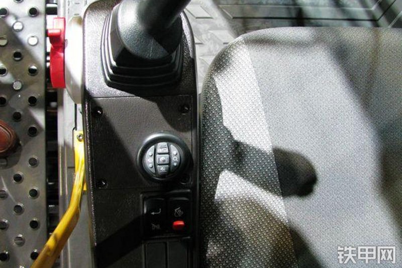 沃尔沃EC480D挖掘机局部