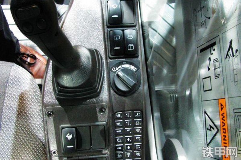 沃尔沃EC480D挖掘机局部