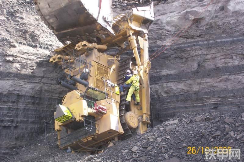 卡特彼勒D11T推土机整机外观