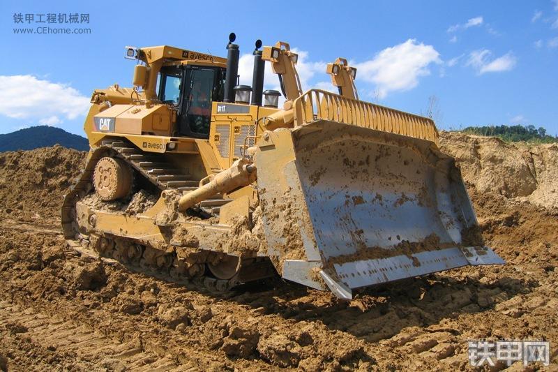 卡特彼勒D11T推土机整机外观