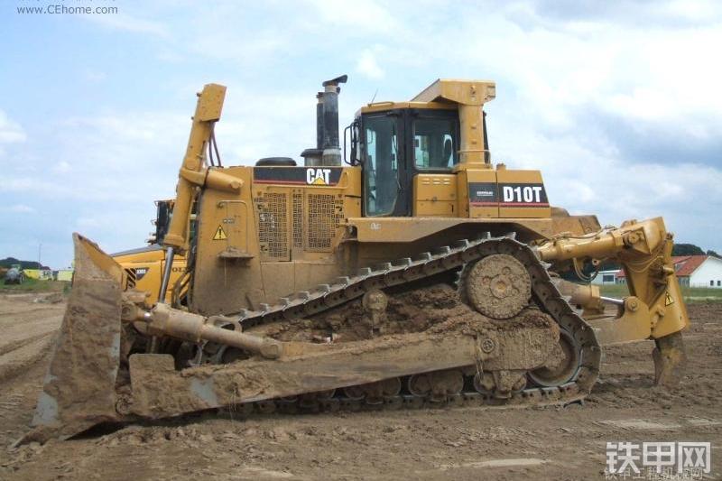 卡特彼勒D10T推土机整机外观