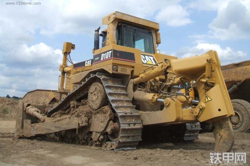 卡特彼勒D10T推土机整机外观