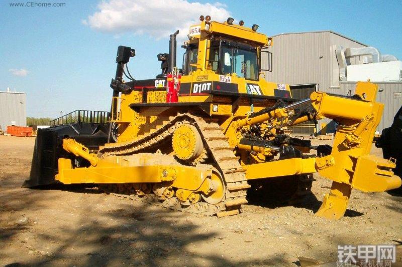 卡特彼勒D10T推土机整机外观