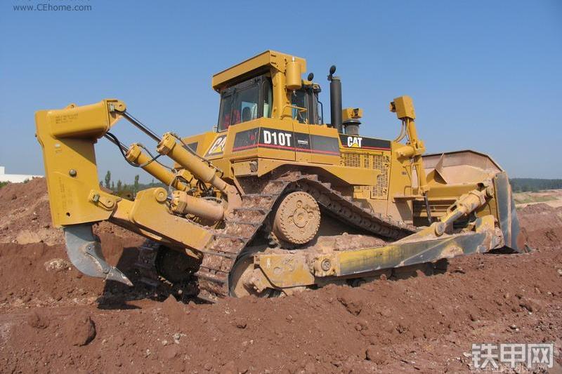 卡特彼勒D10T推土机整机外观