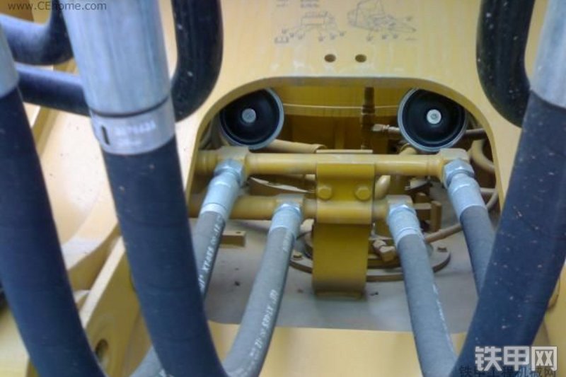 卡特彼勒320DGC液压挖掘机整机外观