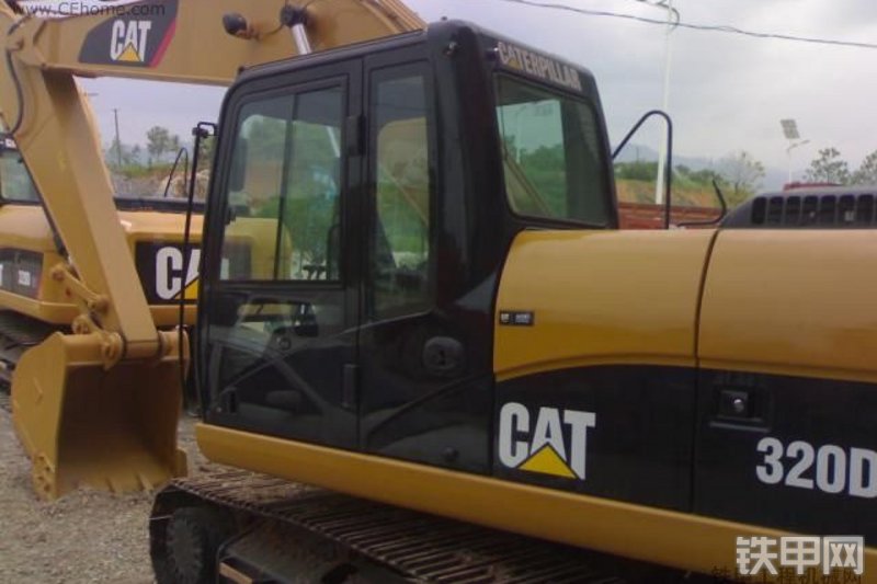 卡特彼勒320DGC液压挖掘机整机外观