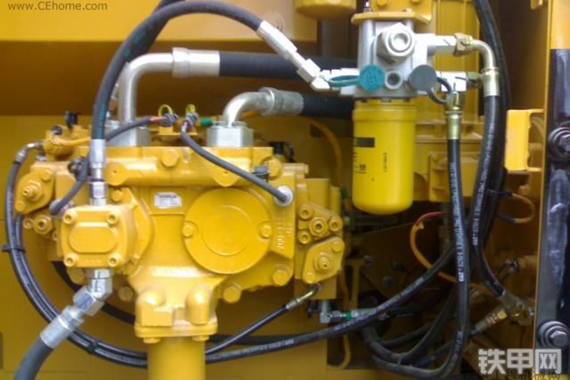 卡特彼勒320DGC液压挖掘机整机外观