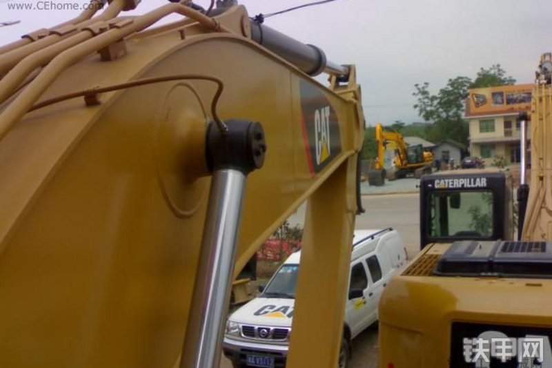 卡特彼勒320DGC液压挖掘机整机外观